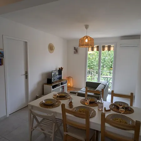 T4 Proche Et Vieille 아파트